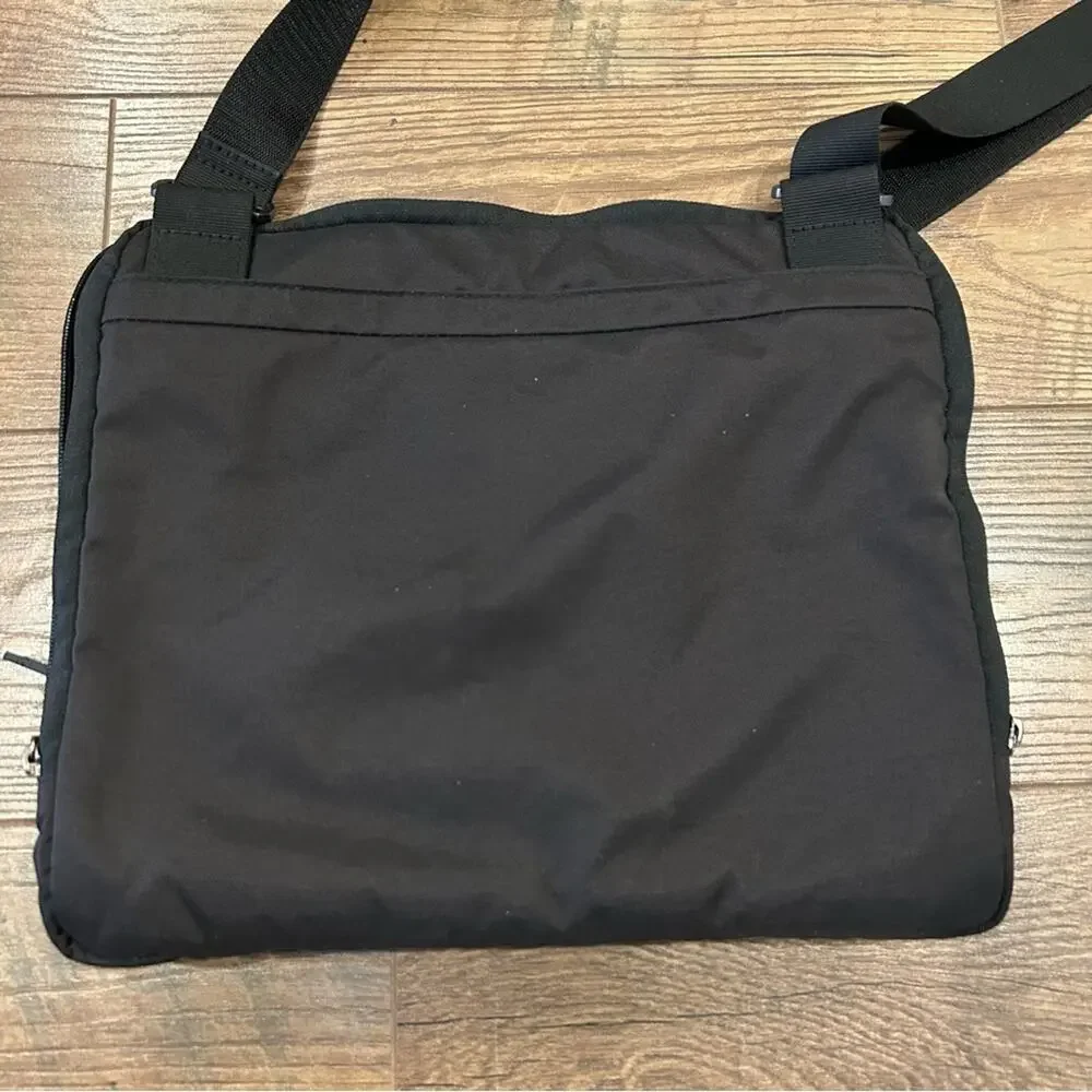Tumi Lions Top Zip Laptop Bag Adjustable Shoulder Strap Black Model #69539DO